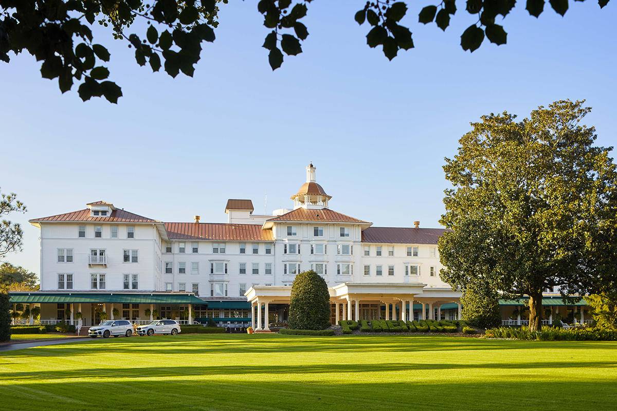 Carolina Hotel exterior – Pinehurst Resort