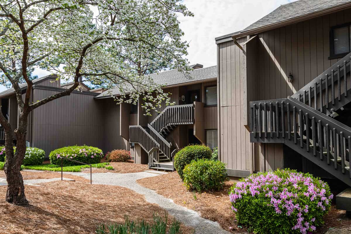 CONDOS_LAKEVIEW_ 111_FRONT