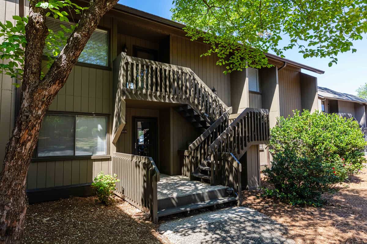 CONDOS_LAKEVIEW_ 113_FRONT