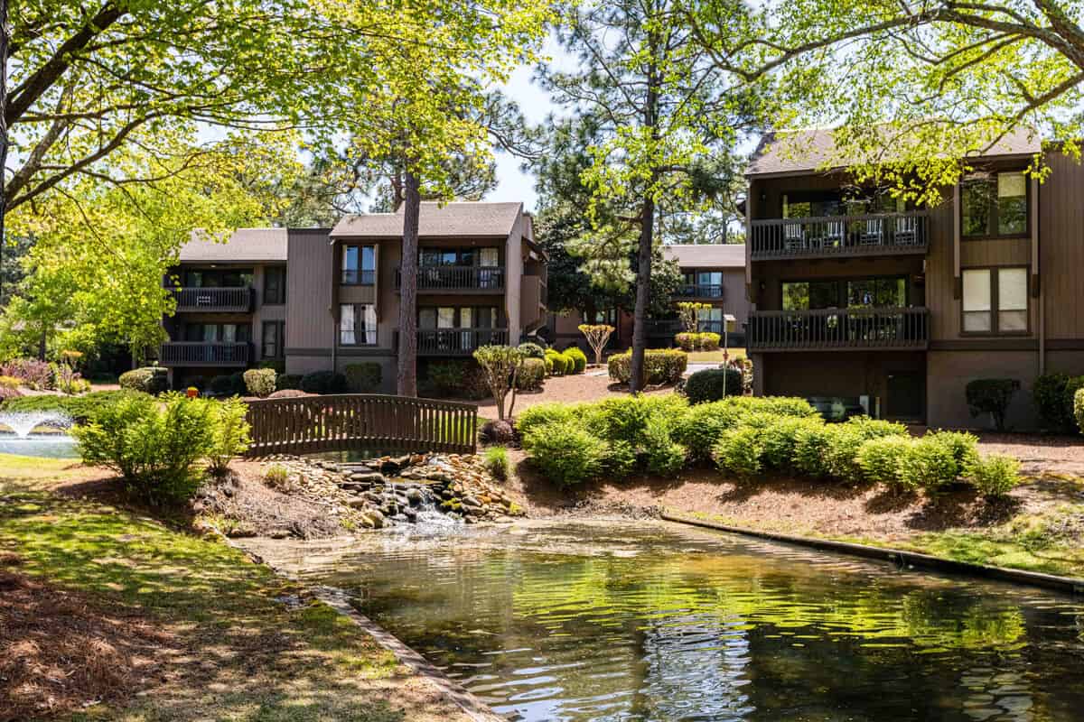 CONDOS_LAKEVIEW_ 126_BACK