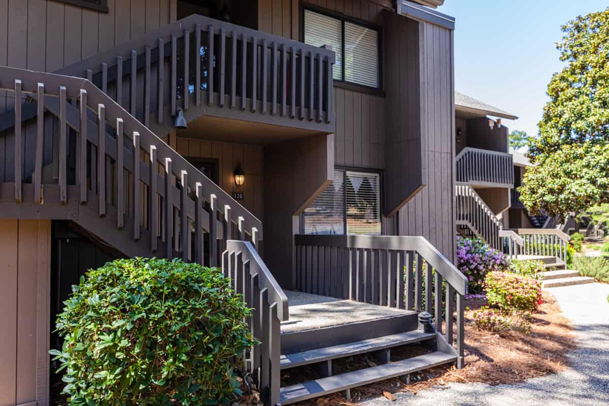 CONDOS_LAKEVIEW_ 126_FRONT