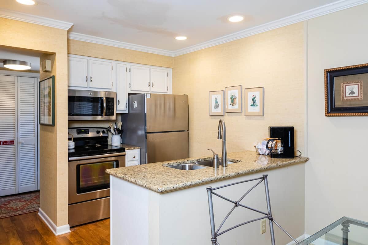 CONDOS_LAKEVIEW_ 126_KITCHEN