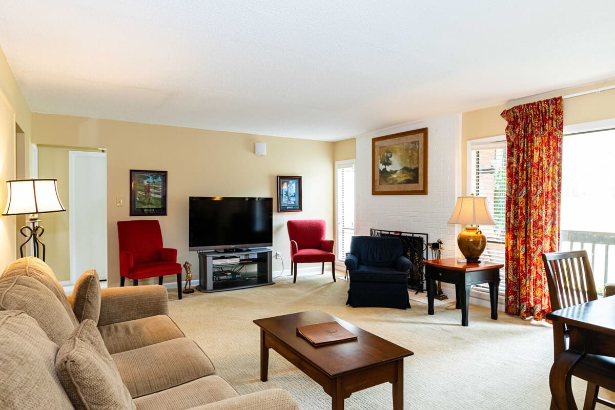 CONDOS_LINVILLEGARDENS_ 116_LIVINGROOM