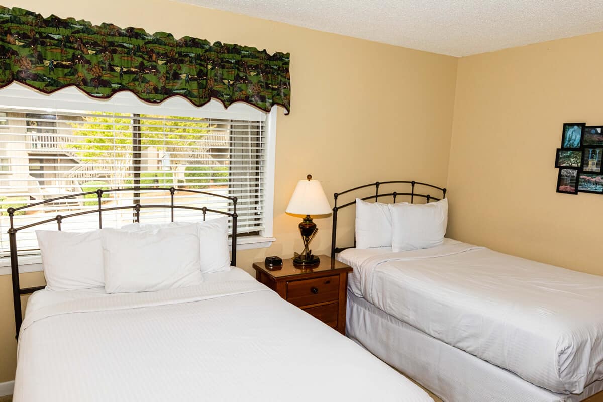 CONDOS_LINVILLEGARDENS_ 216_BEDROOM 1