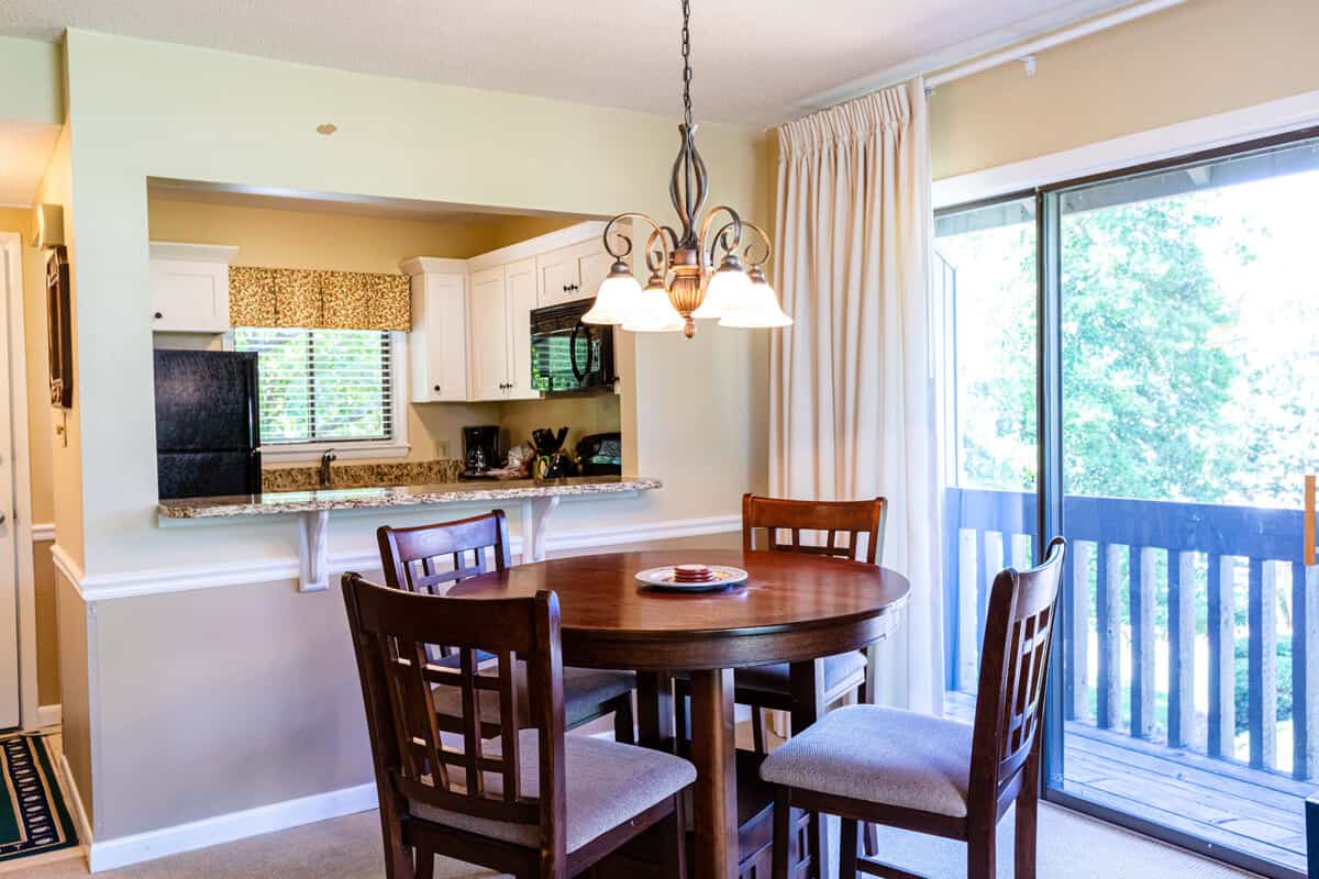 CONDOS_LINVILLEGARDENS_ 242_DININGROOM