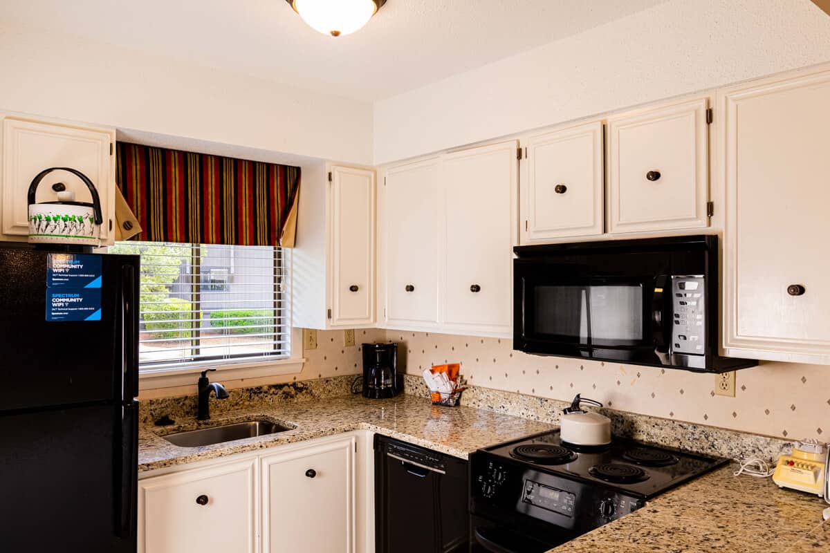 CONDOS_LINVILLEGARDENS_ 244_KITCHEN