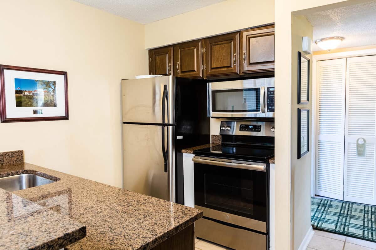 CONDOS_PRINCEMANOR_ 103_KITCHEN