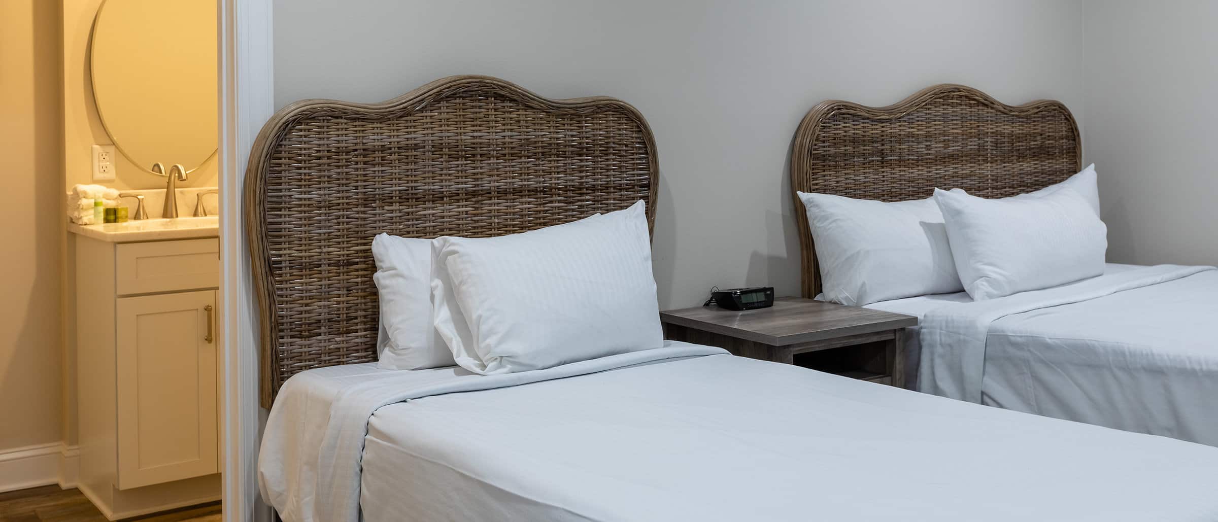 CONDOS_LAKEVIEW_ 245_BEDROOM