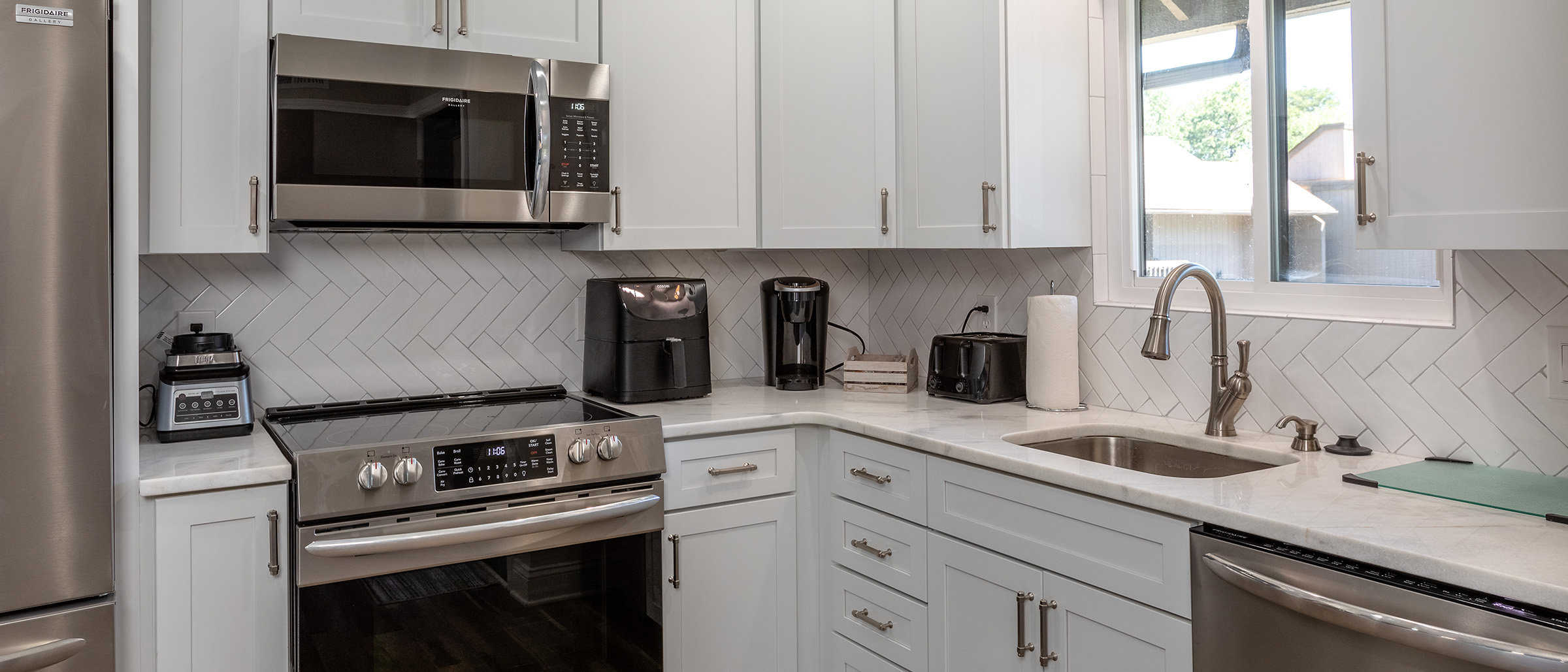 CONDOS_LAKEVIEW_ 245_KITCHEN