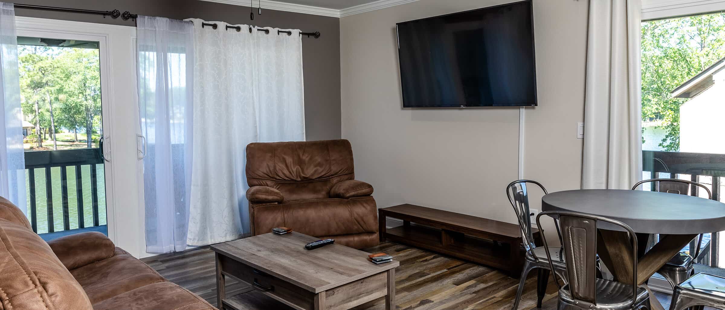 CONDOS_LAKEVIEW_ 245_LIVINGROOMweb